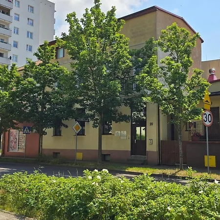 Kamienica Miedzy Klonami Apartment *